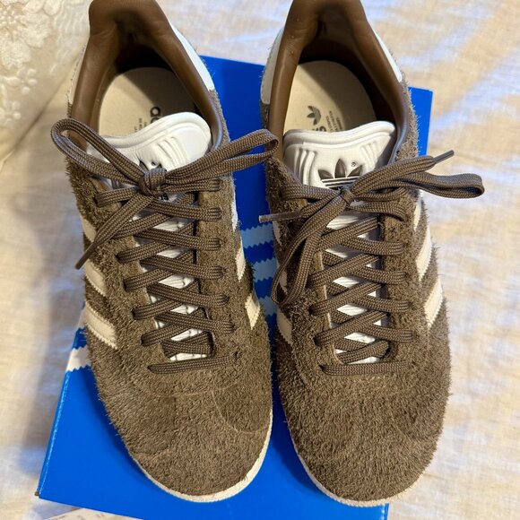 ADIDAS Gazelle Shoes Earth Strata / Wonder White / Off White IG4392  Women's 7 - Picture 4 of 16